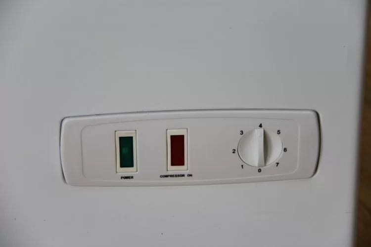 Solid Top Chest Freezer, 10 Cu Ft - Image 3